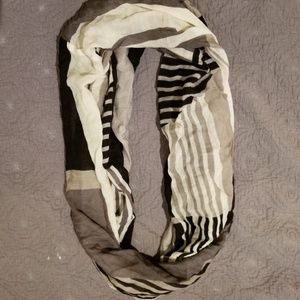 H&M Grey Black and White Infinity Scarf